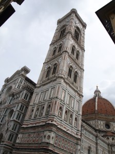 Le Campanile et derrière, le Duomo